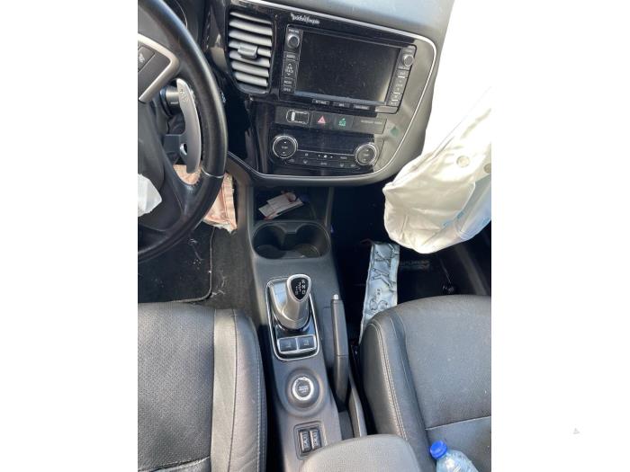 Mitsubishi Outlander 2.0 16V PHEV 4x4 Sloopvoertuig (2014, Zwart)