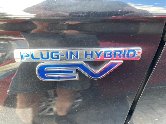 Mitsubishi Outlander 2.0 16V PHEV 4x4 Sloopvoertuig (2014, Zwart)