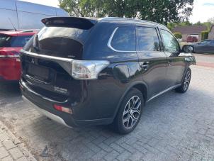 Mitsubishi Outlander 2.0 16V PHEV 4x4 Sloopvoertuig (2014, Zwart)