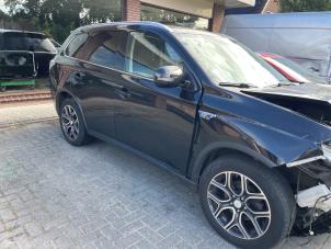Mitsubishi Outlander 2.0 16V PHEV 4x4 Sloopvoertuig (2014, Zwart)