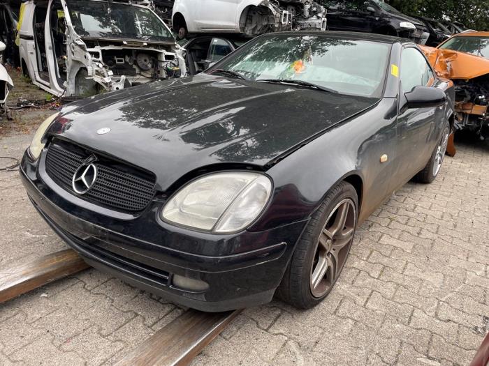 Mercedes SLK 2.0 200 K 16V Sloopvoertuig (2000, Zwart)