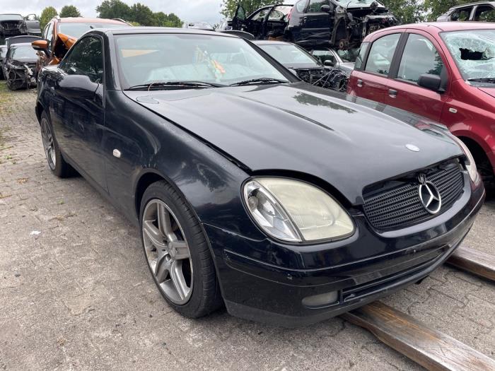 Mercedes SLK 2.0 200 K 16V Sloopvoertuig (2000, Zwart)