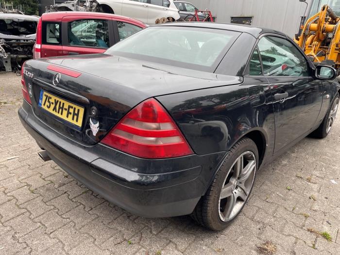 Mercedes SLK 2.0 200 K 16V Sloopvoertuig (2000, Zwart)