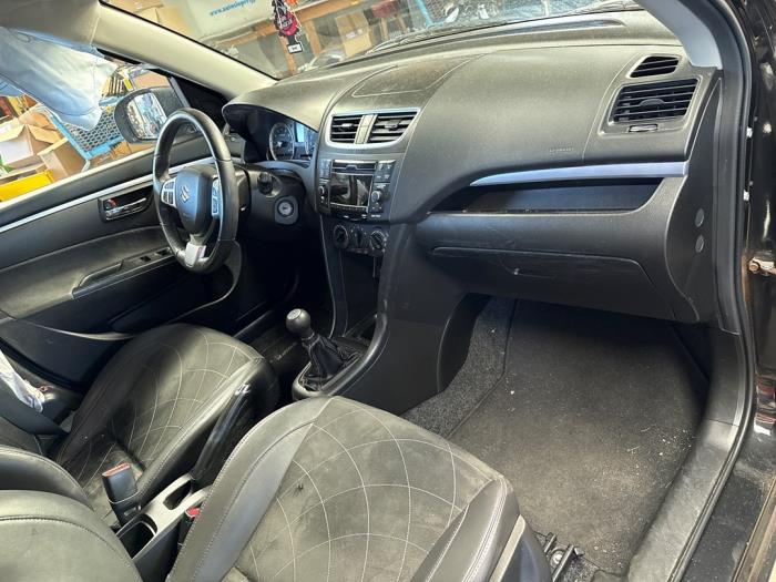 Suzuki Swift 1.2 16V Sloopvoertuig (2015, Zwart)