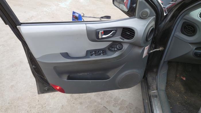 Hyundai Santa Fe I 2.4 16V 4x2 Sloopvoertuig (2006, Zwart)