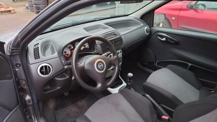 Fiat Punto II 1.4 16V Sloopvoertuig (2004, Grijs)