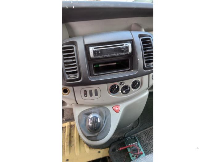 Renault Trafic New 1.9 dCi 82 16V Sloopvoertuig (2003, Graniet)