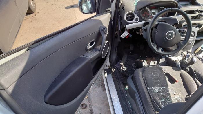 Renault Clio III 1.2 16V TCe 100 Sloopvoertuig (2010, Wit)