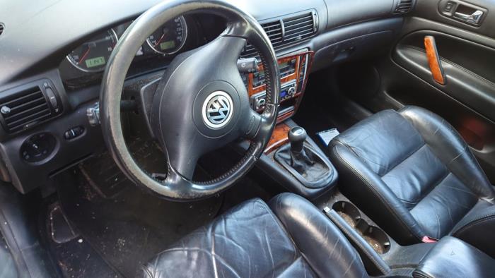 Volkswagen Passat Variant 2.0 Sloopvoertuig (2002, Zwart)