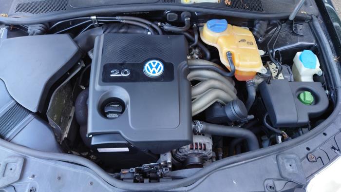 Volkswagen Passat Variant 2.0 Sloopvoertuig (2002, Zwart)