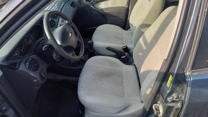 Ford Focus 1 Wagon 1.6 16V Sloopvoertuig (2002, Grijs)