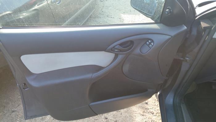 Ford Focus 1 Wagon 1.6 16V Sloopvoertuig (2002, Grijs)