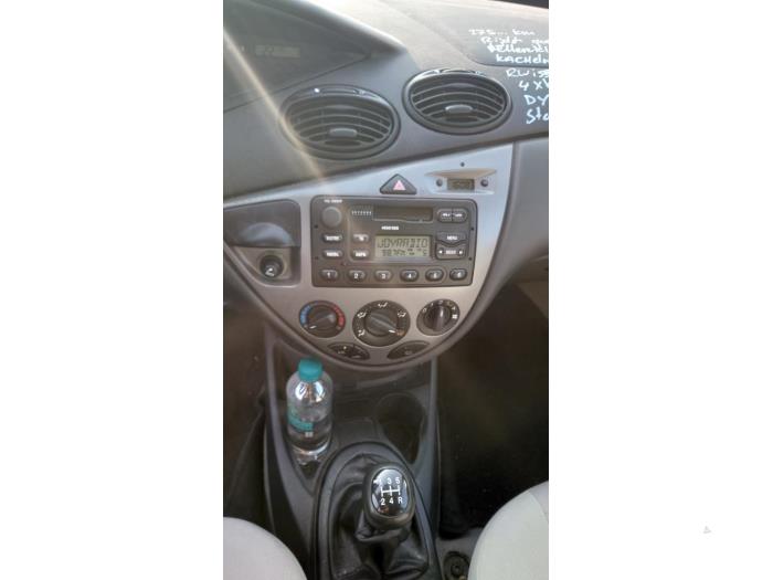 Ford Focus 1 Wagon 1.6 16V Sloopvoertuig (2002, Grijs)