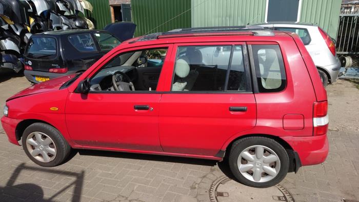Mazda Demio 1.3 16V Sloopvoertuig (1999, Rood)