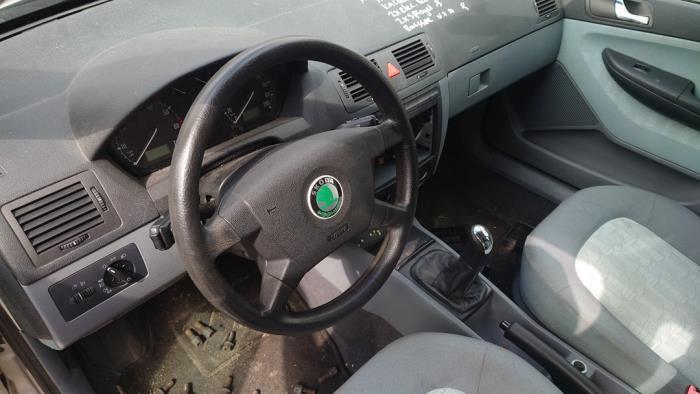 Skoda Fabia 1.4i Sloopvoertuig (2001, Grijs)