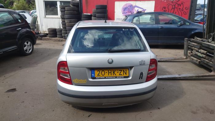 Skoda Fabia 1.4i Sloopvoertuig (2001, Grijs)