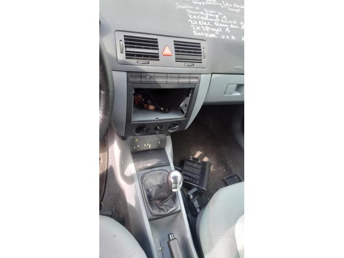 Skoda Fabia 1.4i Sloopvoertuig (2001, Grijs)