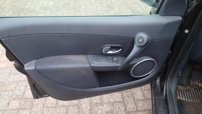 Renault Clio III 1.4 16V Sloopvoertuig (2006, Zwart)