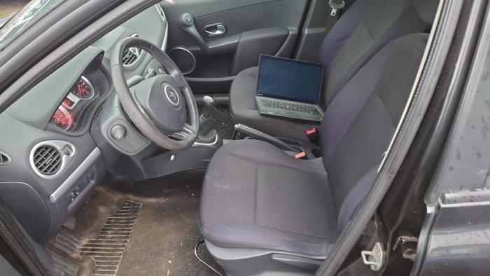 Renault Clio III 1.4 16V Sloopvoertuig (2006, Zwart)