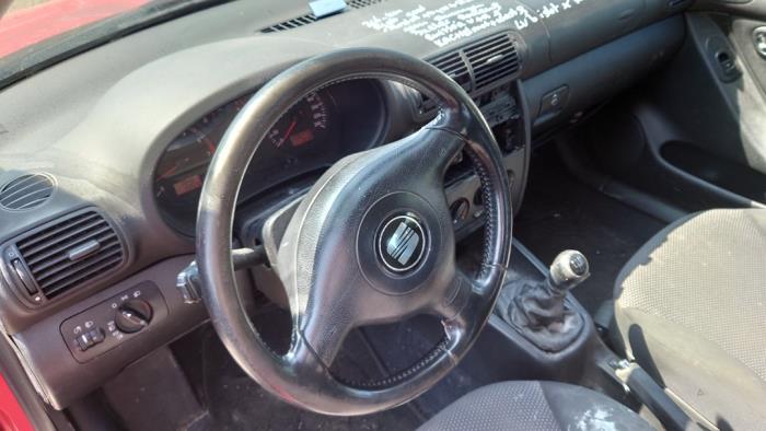 Seat Leon 1.6 16V Sloopvoertuig (2005, Rood)