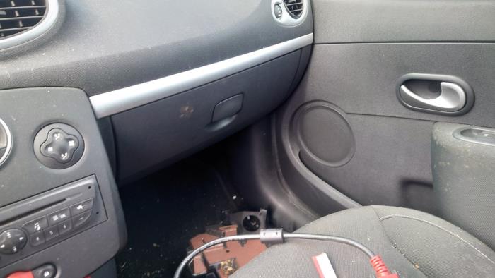 Renault Clio III 1.2 16V 75 Sloopvoertuig (2009, Grijs)