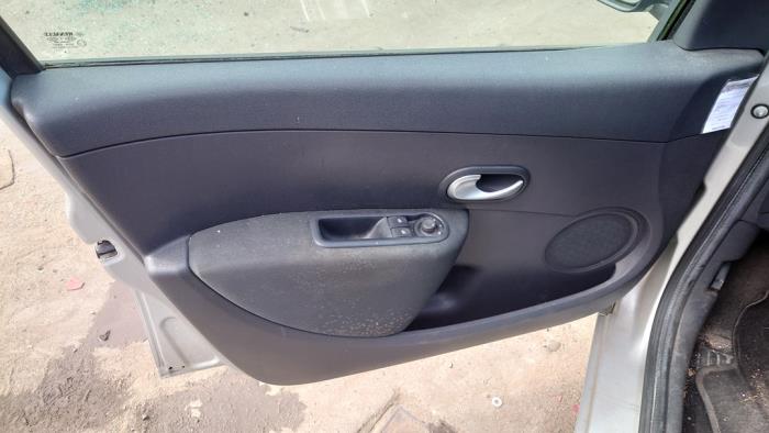 Renault Clio III 1.2 16V 75 Sloopvoertuig (2009, Grijs)