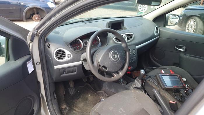 Renault Clio III 1.2 16V 75 Sloopvoertuig (2009, Grijs)