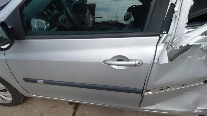 Renault Clio III 1.2 16V 75 Sloopvoertuig (2009, Grijs)