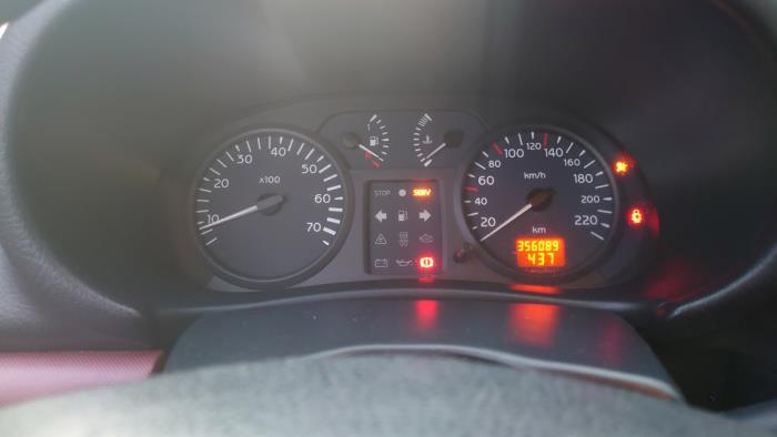 Renault Clio II 1.2 16V Sloopvoertuig (2002, Bruin)