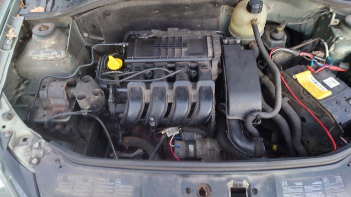 Renault Clio II 1.2 16V Sloopvoertuig (2002, Bruin)