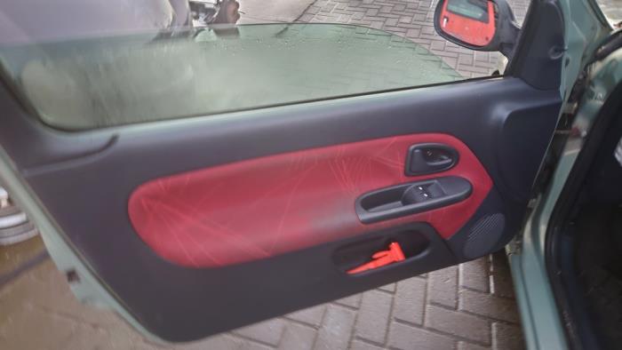 Renault Clio II 1.2 16V Sloopvoertuig (2002, Bruin)