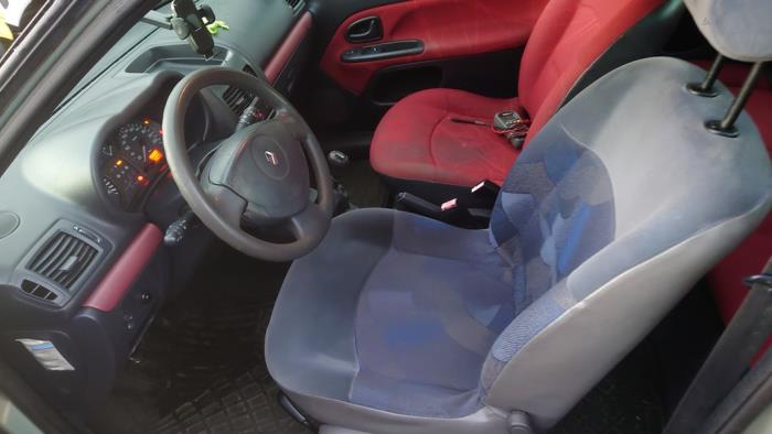 Renault Clio II 1.2 16V Sloopvoertuig (2002, Bruin)