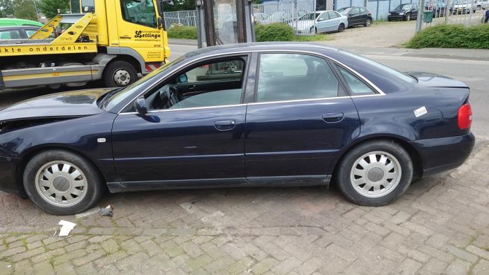 Audi A4 2.5 TDI V6 24V Quattro Sloopvoertuig (1999, Blauw)