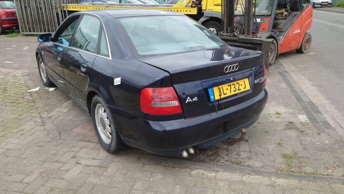 Audi A4 2.5 TDI V6 24V Quattro Sloopvoertuig (1999, Blauw)
