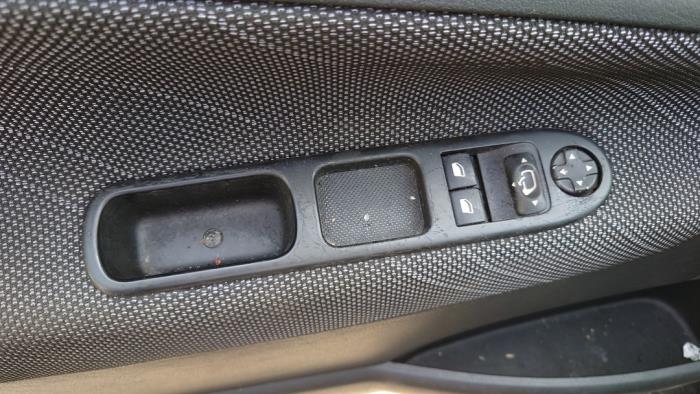 Peugeot 207/207+ 1.4 16V Sloopvoertuig (2006, Zwart)