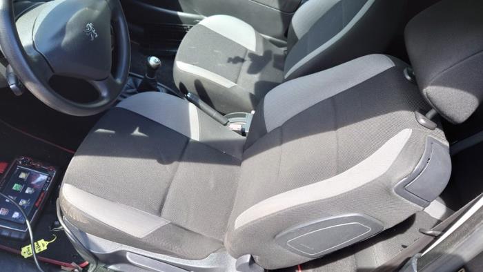 Peugeot 207/207+ 1.4 16V VTi Sloopvoertuig (2008, Zwart)