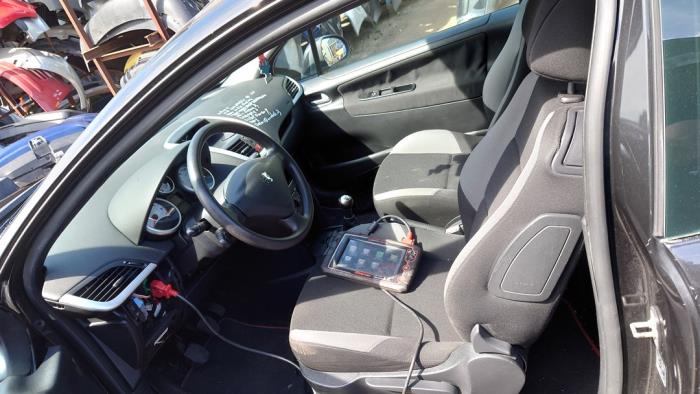 Peugeot 207/207+ 1.4 16V VTi Sloopvoertuig (2008, Zwart)