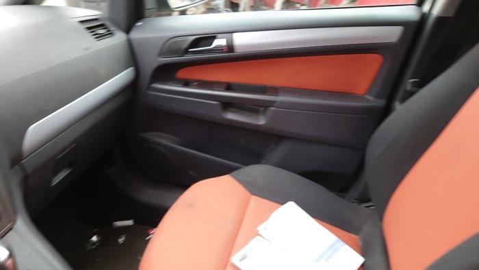 Opel Zafira 2.2 16V Direct Ecotec Sloopvoertuig (2006, Grijs)