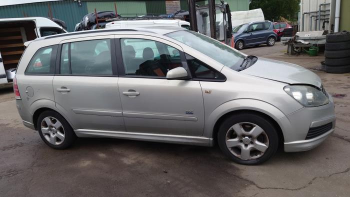 Opel Zafira 2.2 16V Direct Ecotec Sloopvoertuig (2006, Grijs)