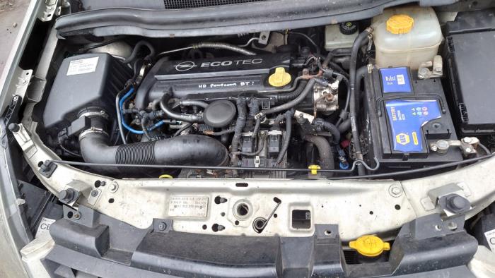 Opel Zafira 2.2 16V Direct Ecotec Sloopvoertuig (2006, Grijs)