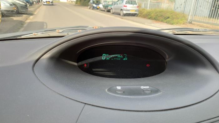 Toyota Yaris 1.3 16V VVT-i Sloopvoertuig (2003, Grijs)