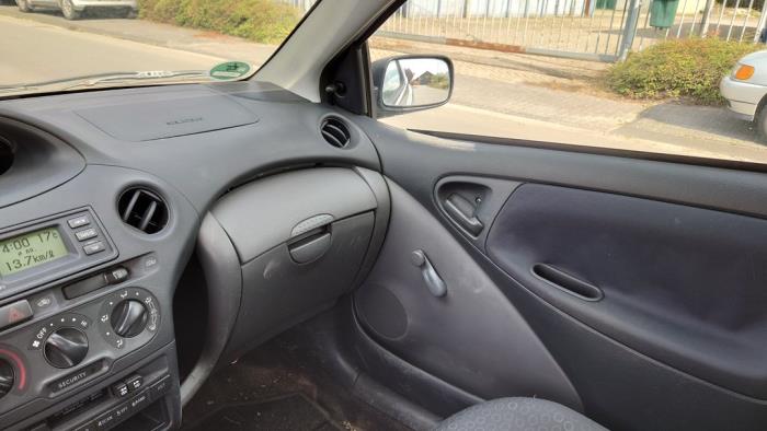 Toyota Yaris 1.3 16V VVT-i Sloopvoertuig (2003, Grijs)