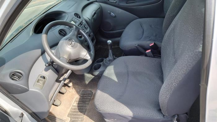 Toyota Yaris 1.3 16V VVT-i Sloopvoertuig (2003, Grijs)