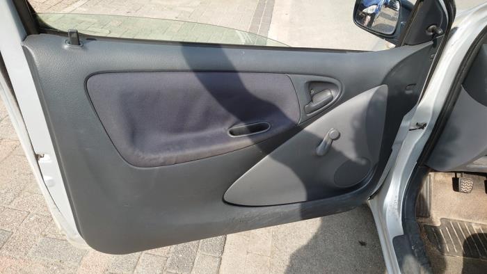 Toyota Yaris 1.3 16V VVT-i Sloopvoertuig (2003, Grijs)