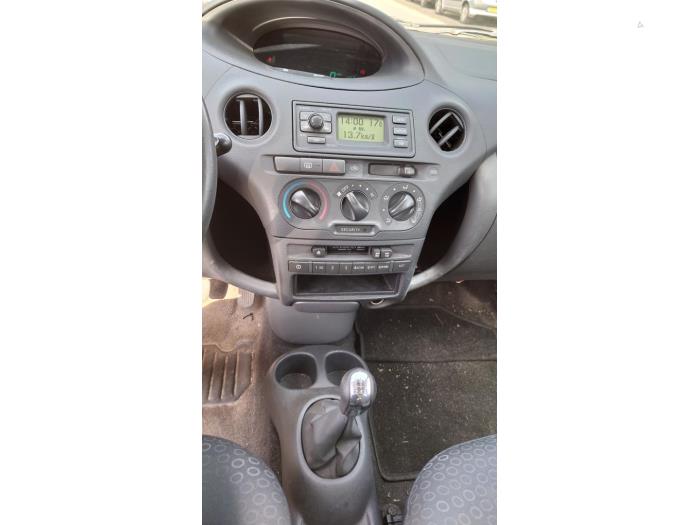 Toyota Yaris 1.3 16V VVT-i Sloopvoertuig (2003, Grijs)