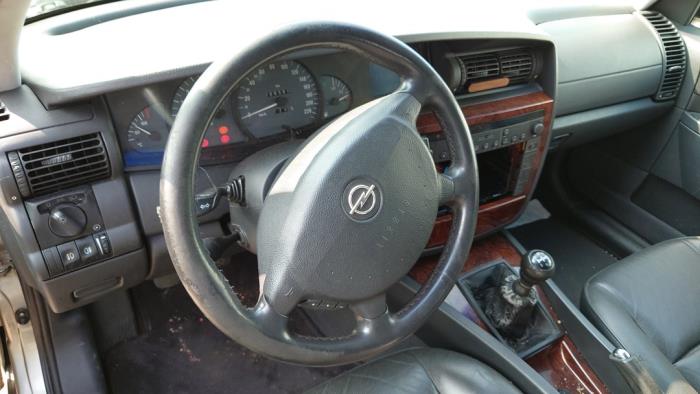 Opel Omega B Caravan 2.2 16V Sloopvoertuig (2003, Grijs)