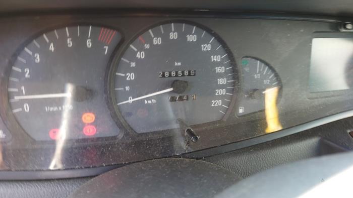 Opel Omega B Caravan 2.2 16V Sloopvoertuig (2003, Grijs)