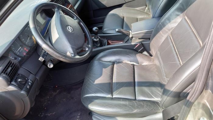 Opel Omega B Caravan 2.2 16V Sloopvoertuig (2003, Grijs)