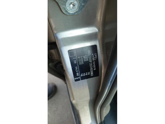 Opel Omega B Caravan 2.2 16V Sloopvoertuig (2003, Grijs)