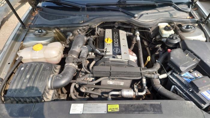 Opel Omega B Caravan 2.2 16V Sloopvoertuig (2003, Grijs)